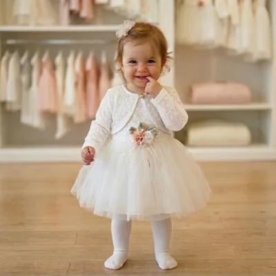 sukienka do chrztu z bolerkiem biała z długim rękawem